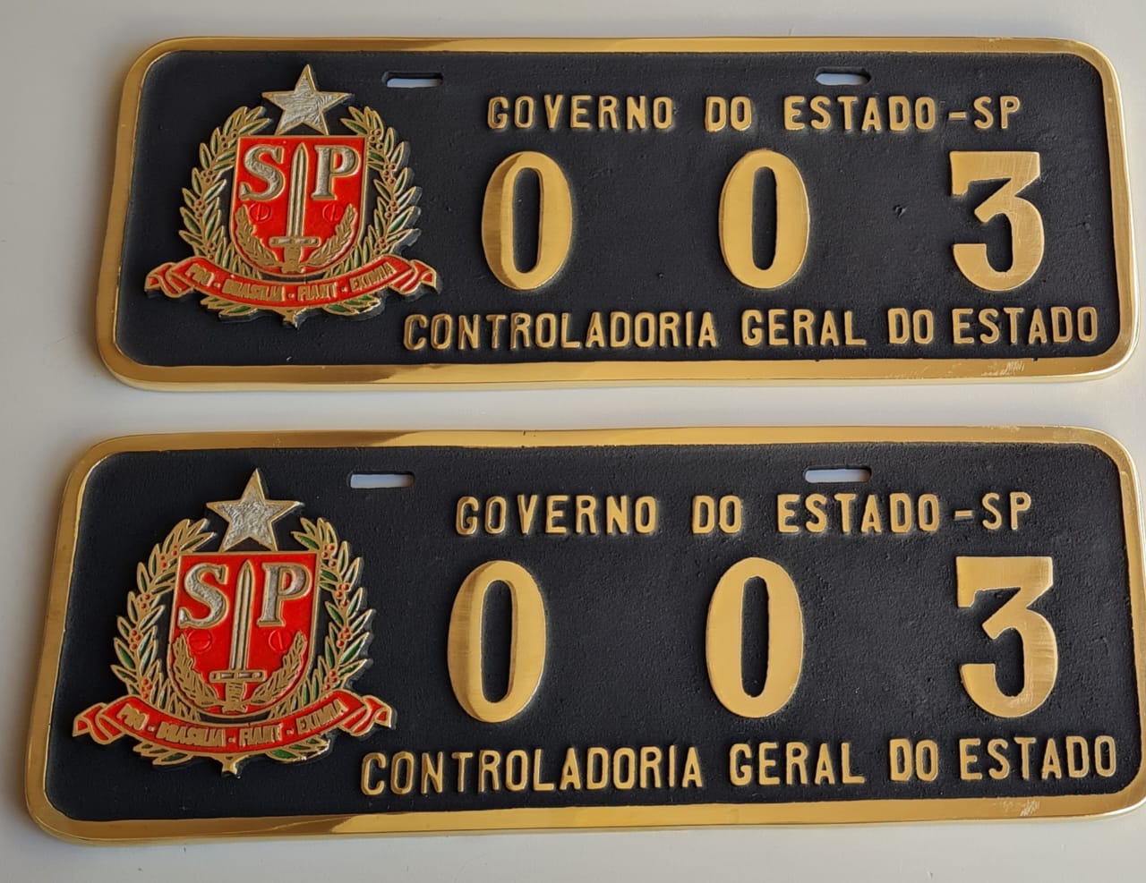 PLACA DE CARRO OFICIAL EM BRONZE FUNDIDO